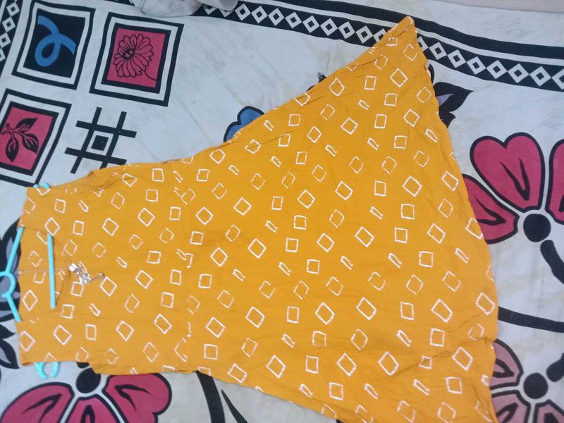 Yellow &amp; White Geometric Print Top