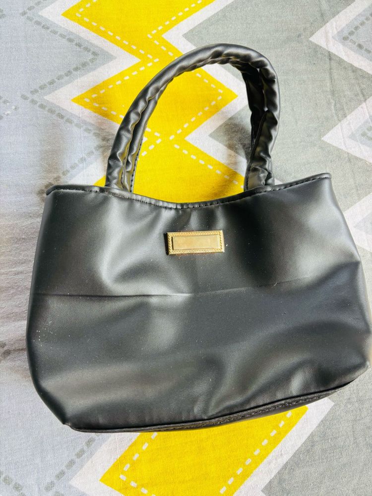 Chic Black Handbag