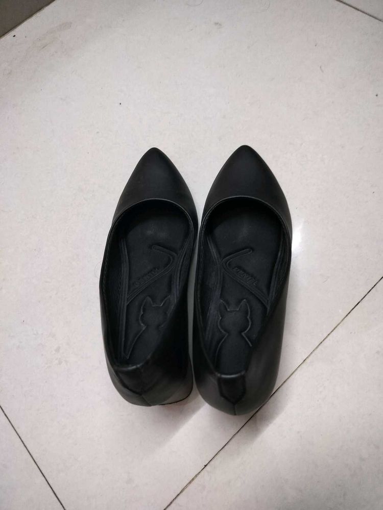 Black Heels Velleys (Brand New)