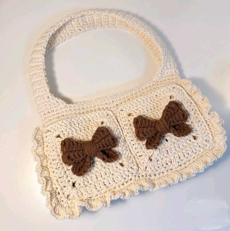 Crochet Bow Pocket Handbag