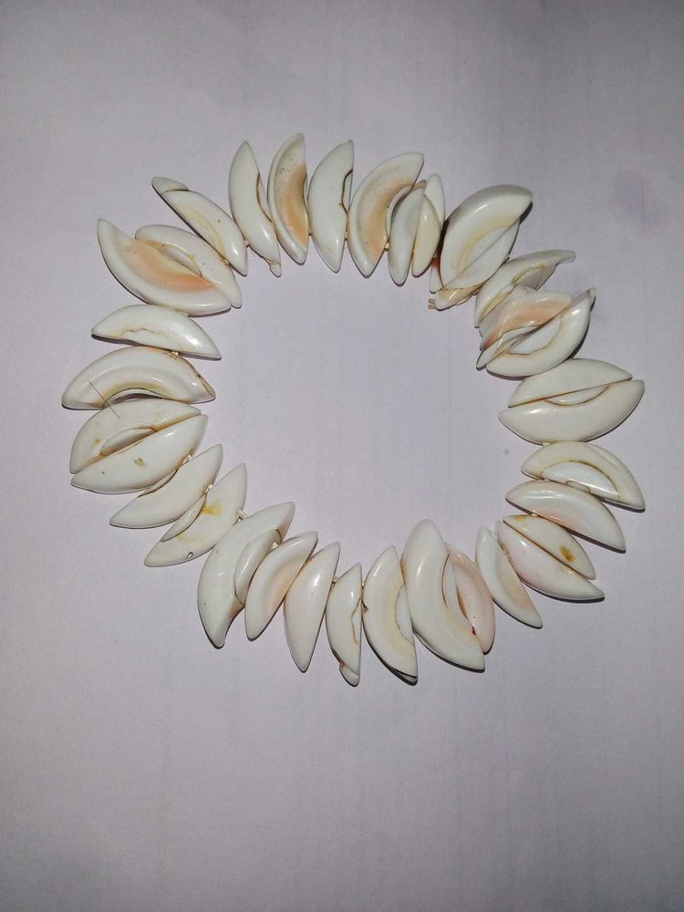 Shell hand bracelet