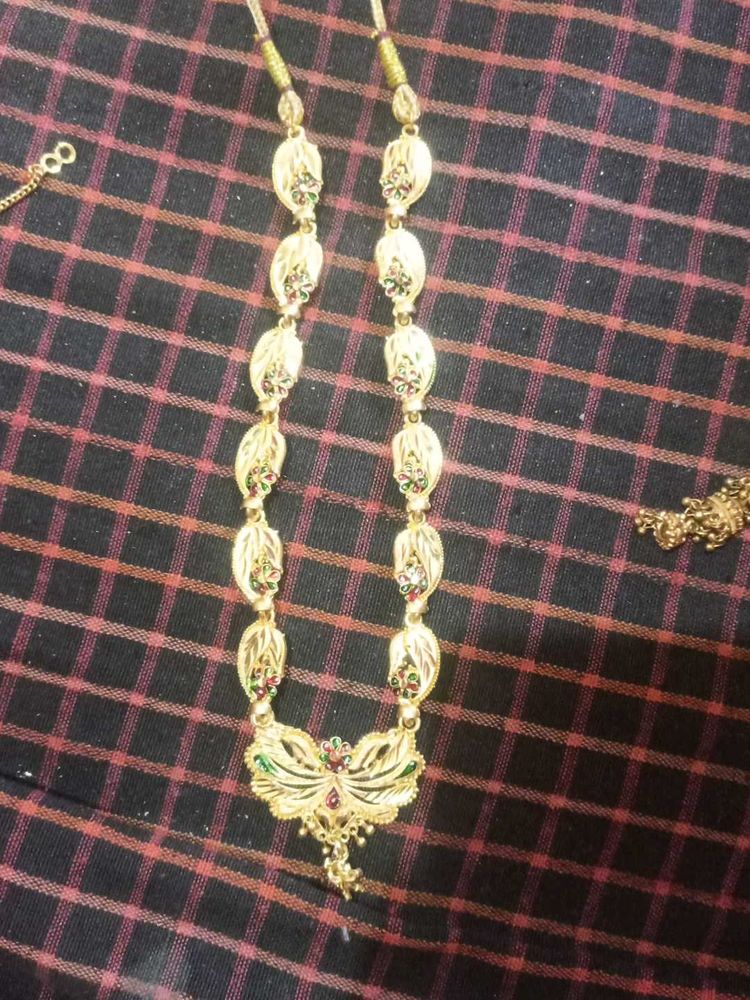 Elegant Gold-toned Necklace