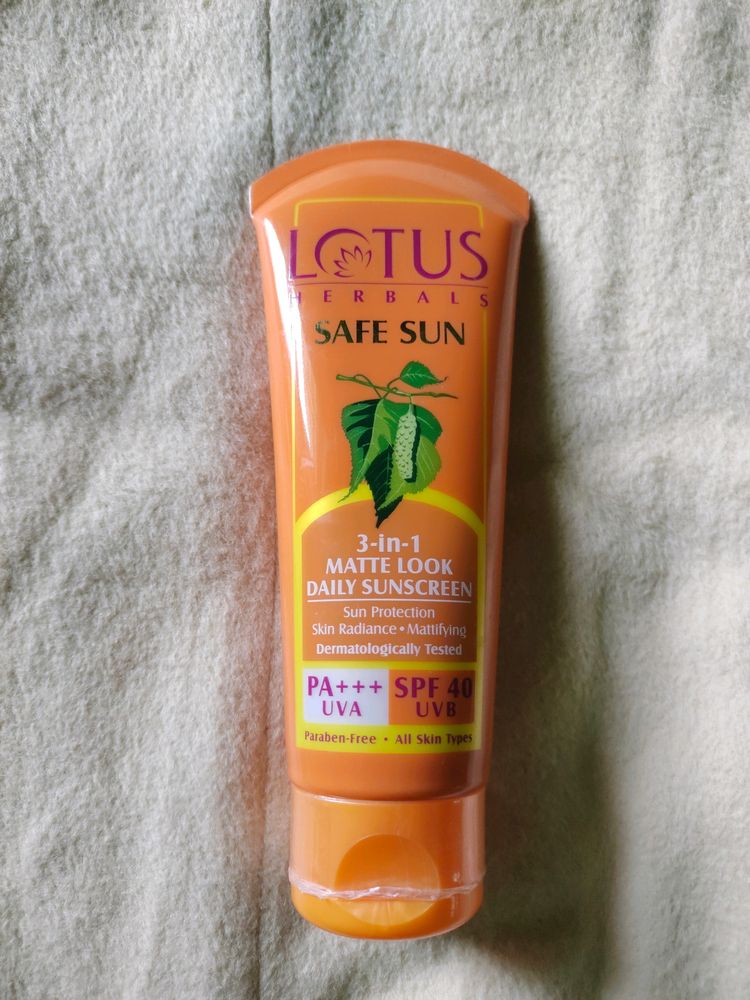 Lotus Herbals 3 In 1 Matte Sunscreen