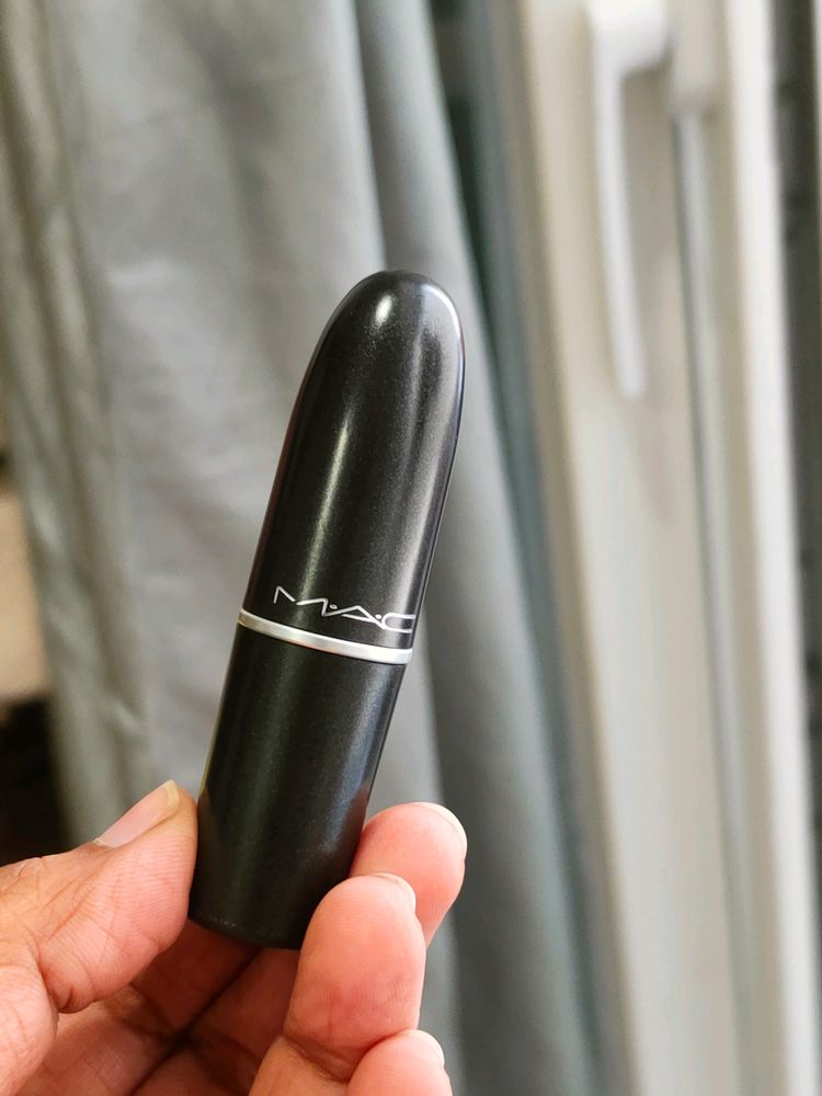 Mac Lipstick - Natural Born Leader