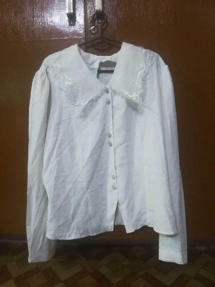 White shirt with Lace Collar