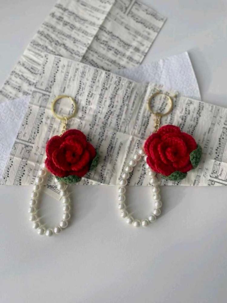 CROCHET ROSE KEYCHAIN