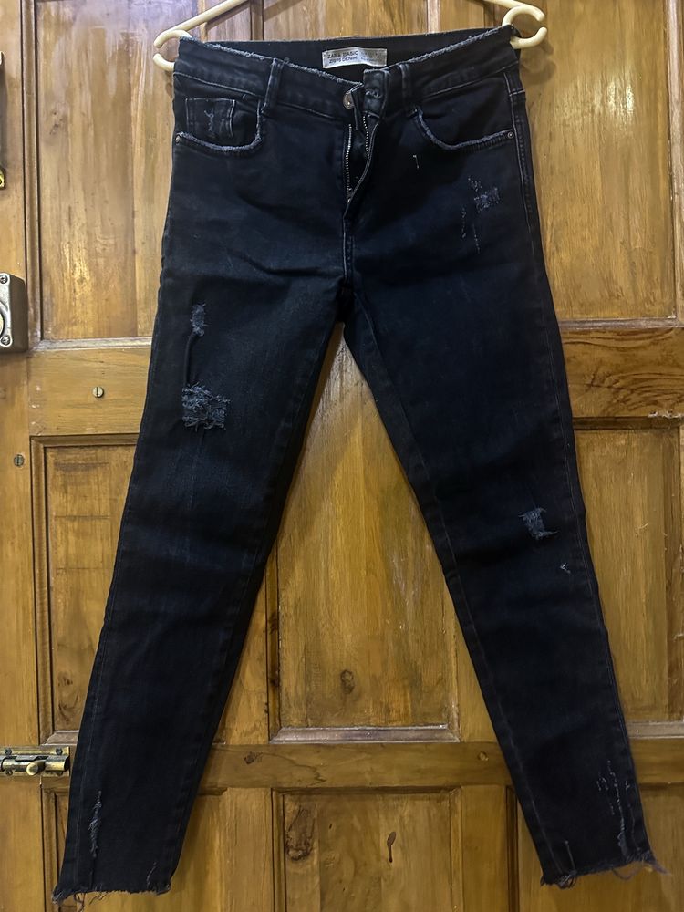 Black zara rugged denim (Gift assured🎀🎁)
