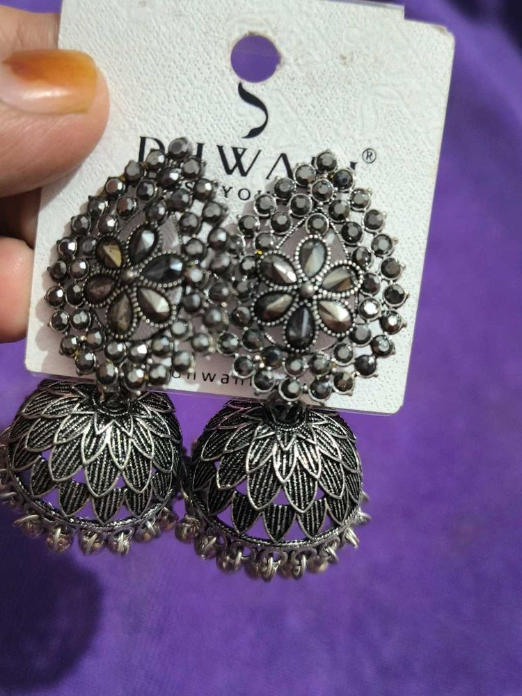 Piwa Jhumka Earrings