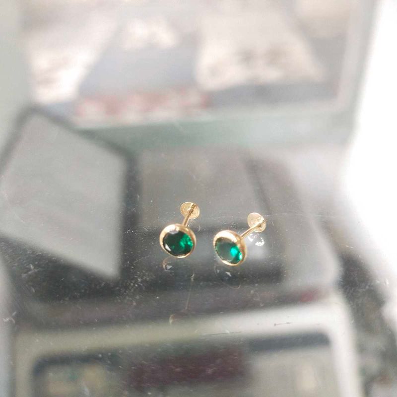 22C Pure Gold Green Dimond Stud Earrings