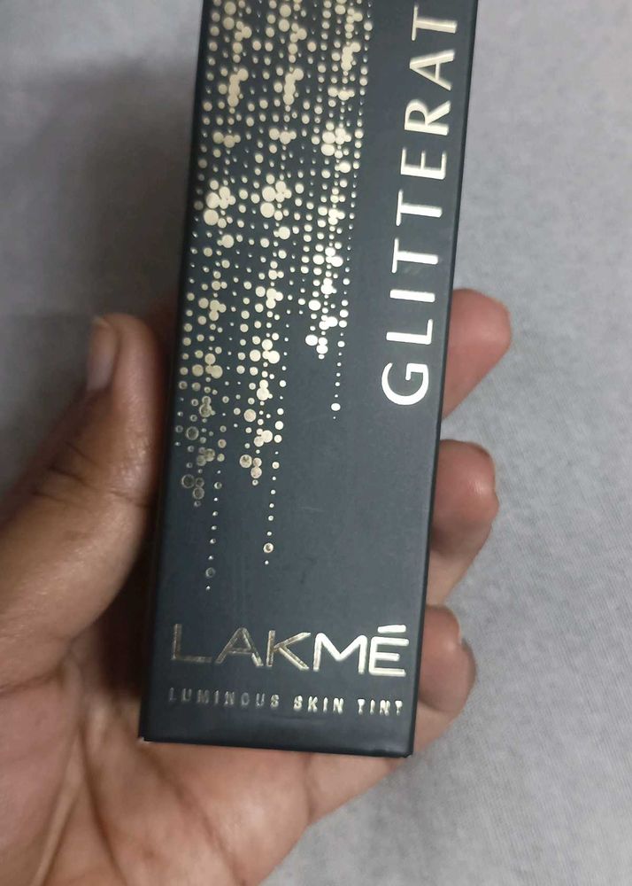 Lakme Glitterati Luminous Skin Tint