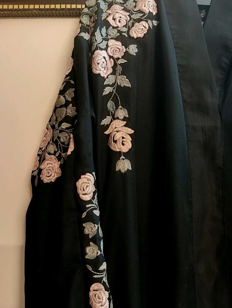 Beautiful Floral Embroidered Aline Abaya✨