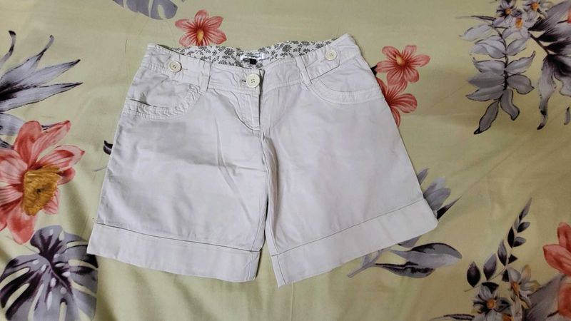 Chic White Cuffed Shorts Never Used
