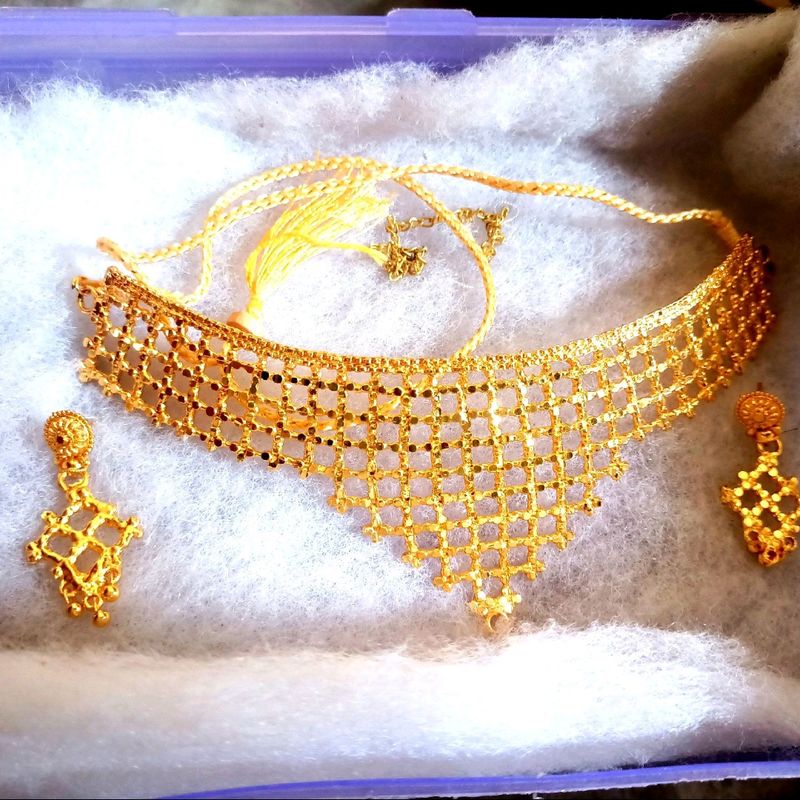 City Gold Choker Set With Earings