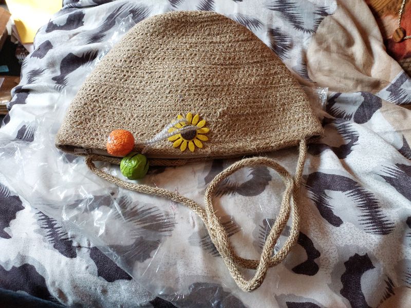 ATTRACTIVE JUTE SLING BAG