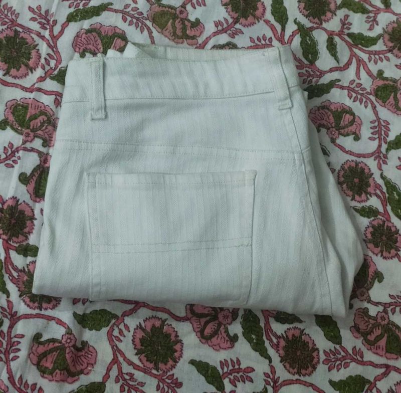 A very classic white jeans
