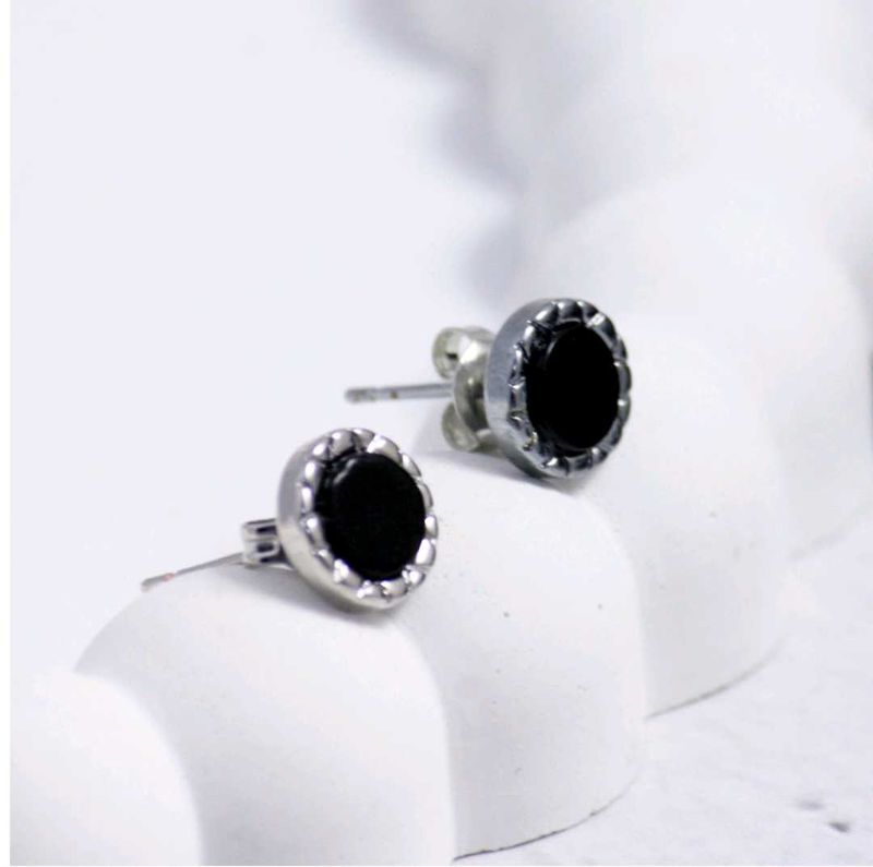 Attractive Dual-Tone Black Stud Earrings