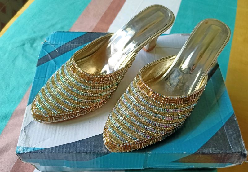 Heavy Golden Embroidered Jutti