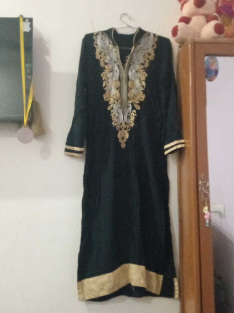 Elegant Black Embroidered Kurti