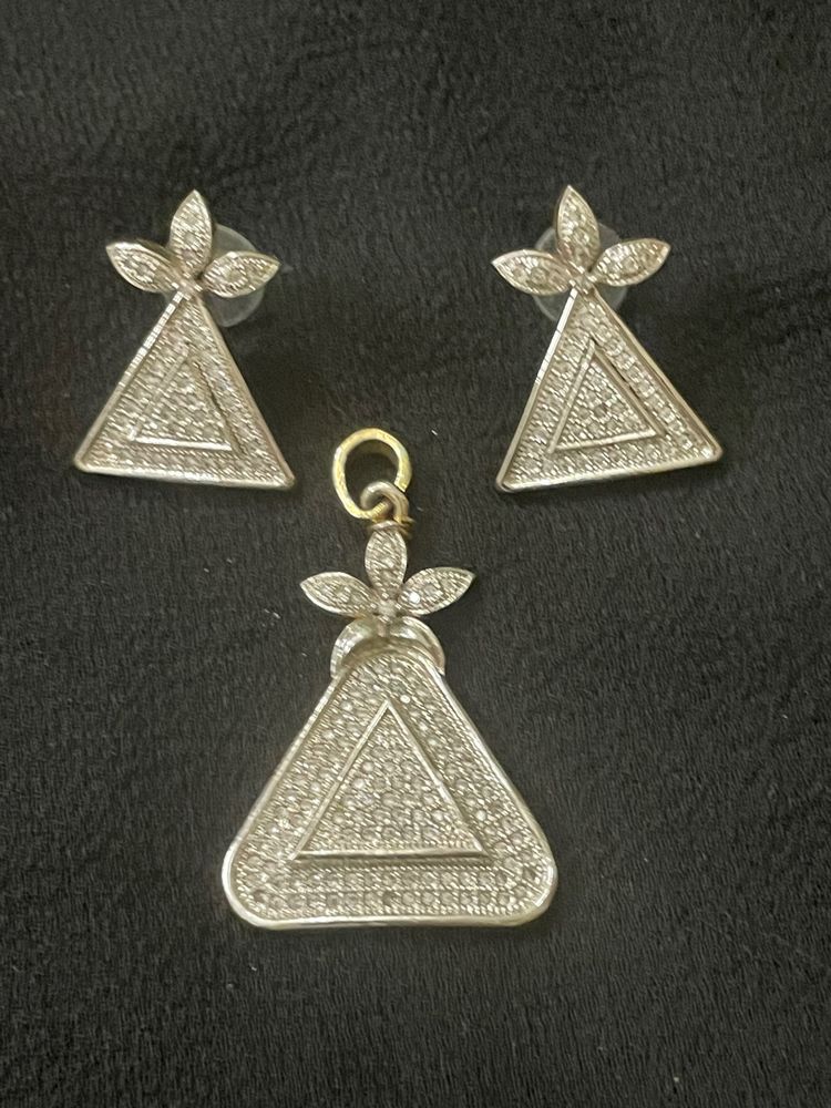 AD pendent set