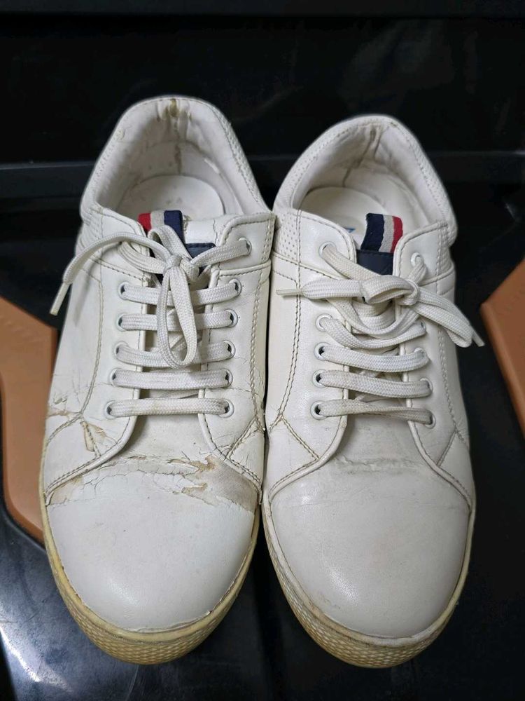 Metro White Casual Shoes