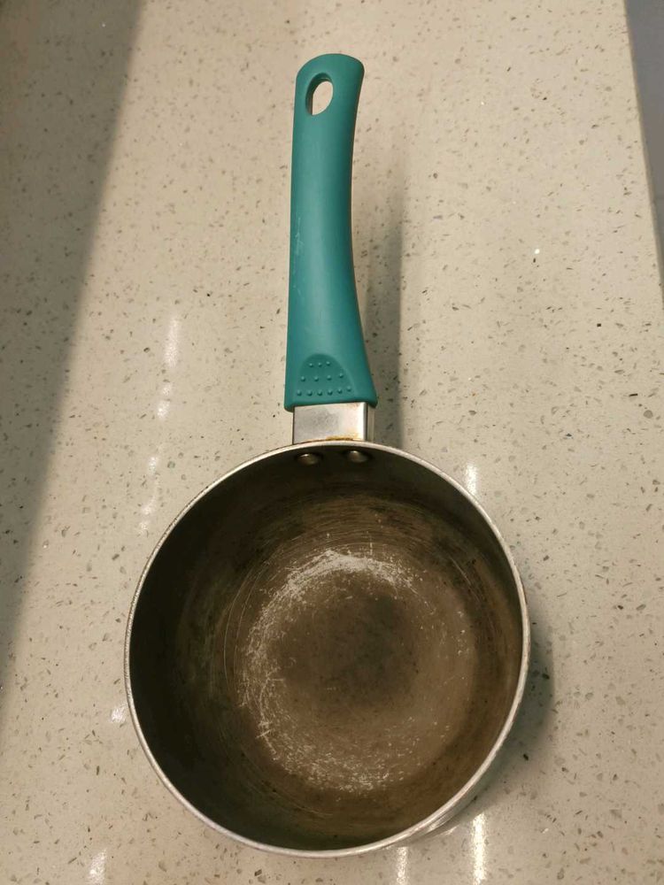 Used Cooking Pot/ Sauce pan with Handle