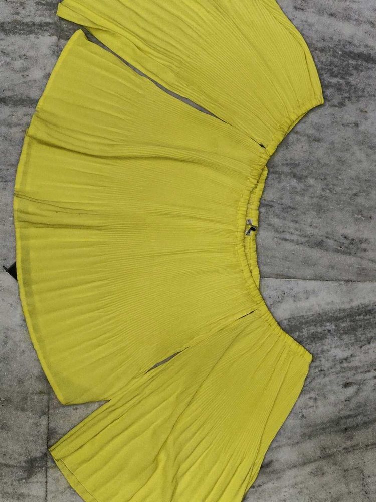 Yellow Off Shoulder Top❤️