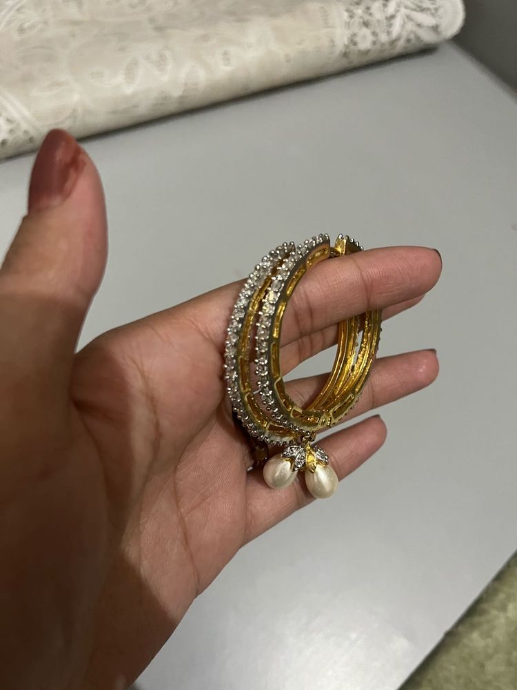 Earing with Pearl Drops