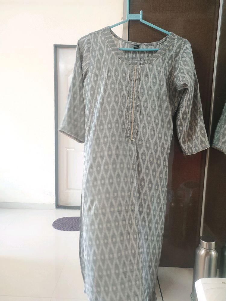 Grey Ikkat Print Kurta and Pant Set.