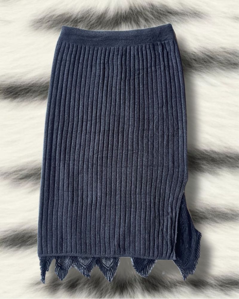 Ribbed Knit Skirt w/ Lace Trim
