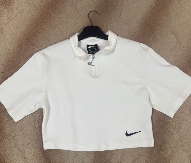 Nike Crop Top