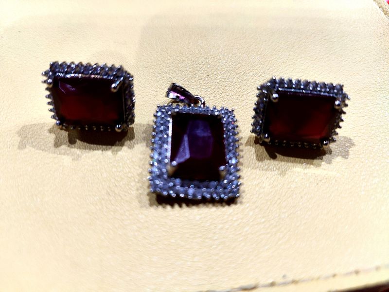 Pendant Set Without Chain