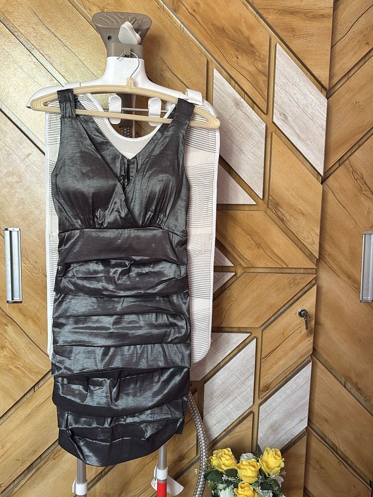 One piece dress, stretchy fabric,