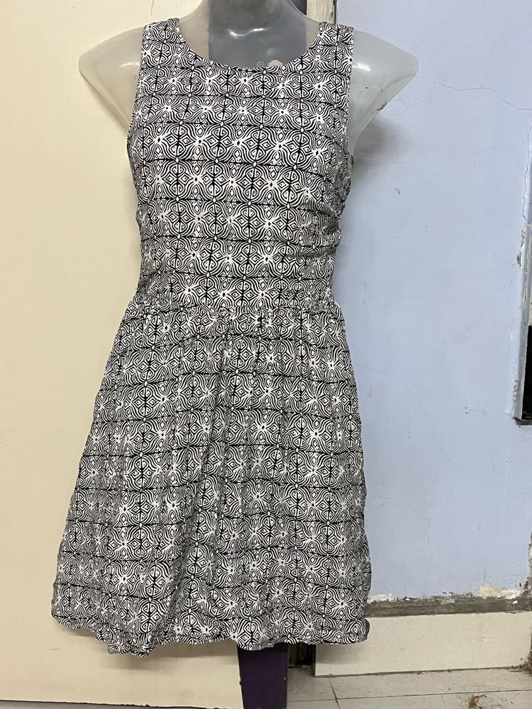 Forever21 Branded Patterned Sleeveless Dress