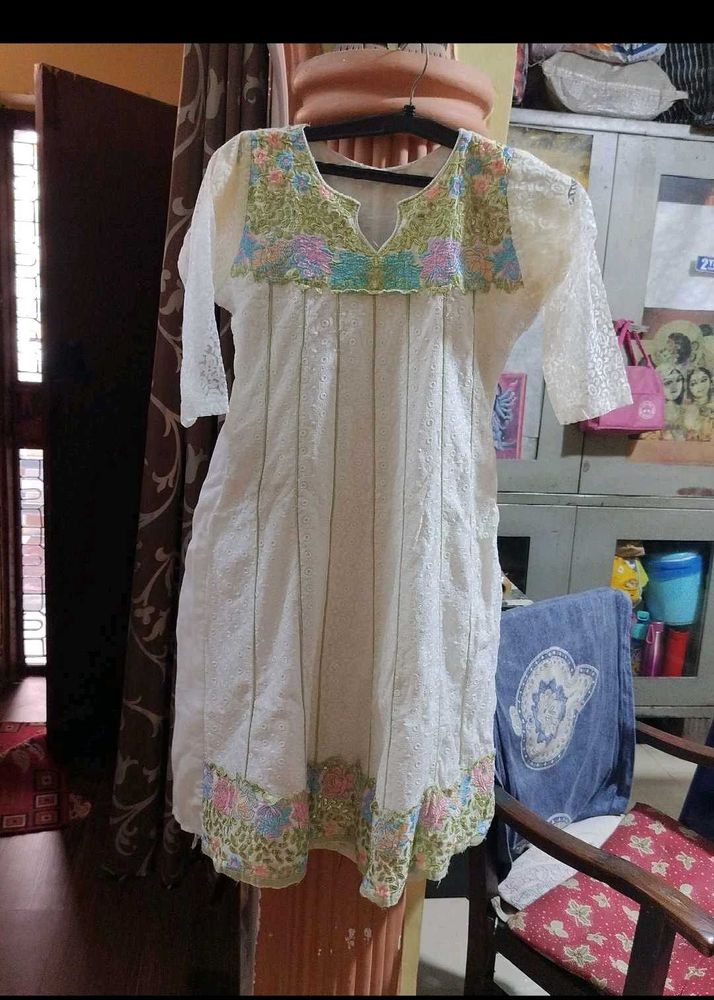 Floral Embroidered Kurta