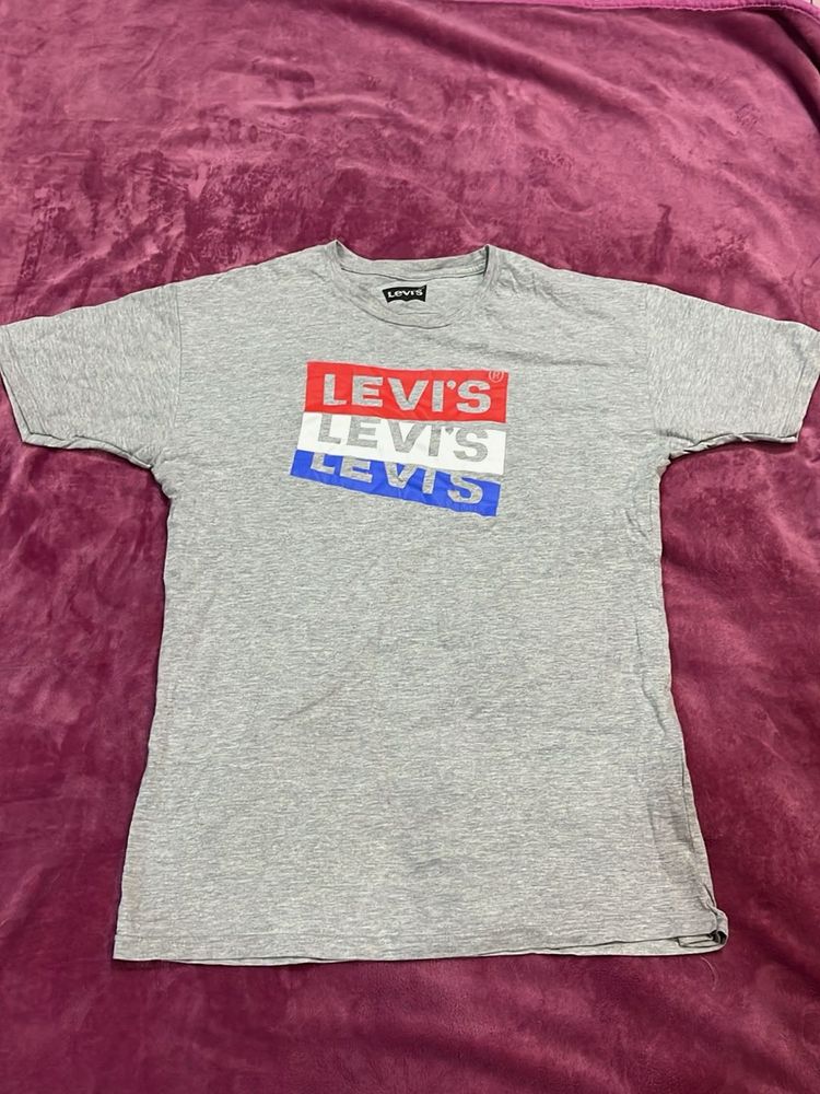 Levi's Graphic Tee