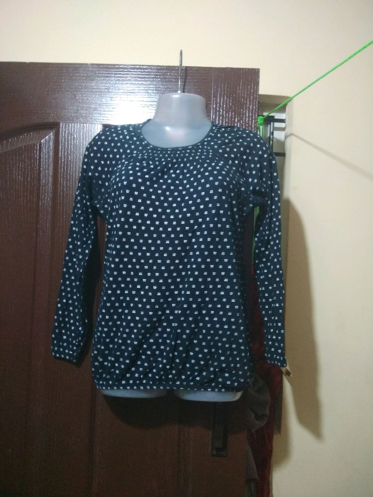 BLACK T-SHIRT FOR GIRLS AND WOKEN