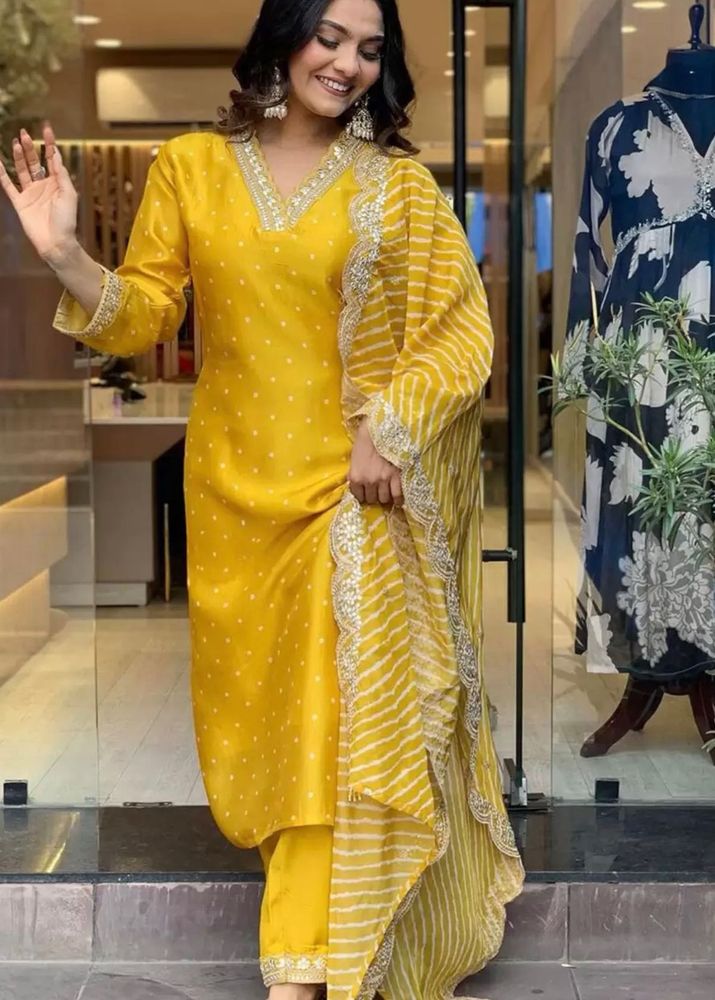 Bhandhani Embroidered Regular Sequinned Kurta with