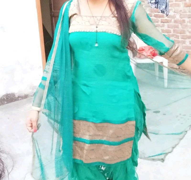 Patiala green suit aur salwar bahut pyara Hai gift