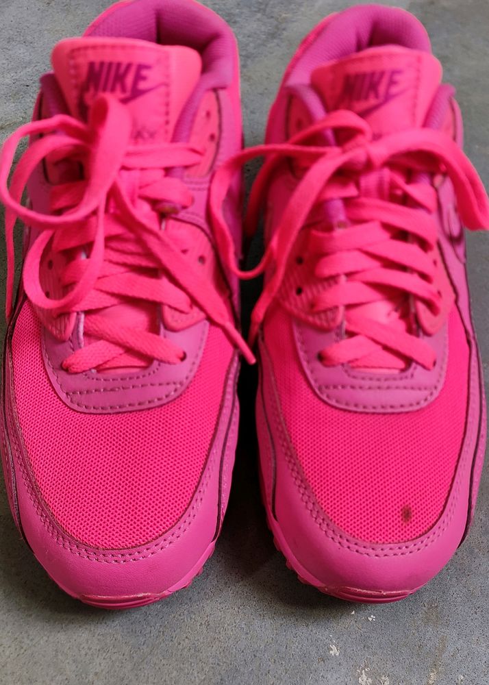 Original Nike Air Max Running Shoe.