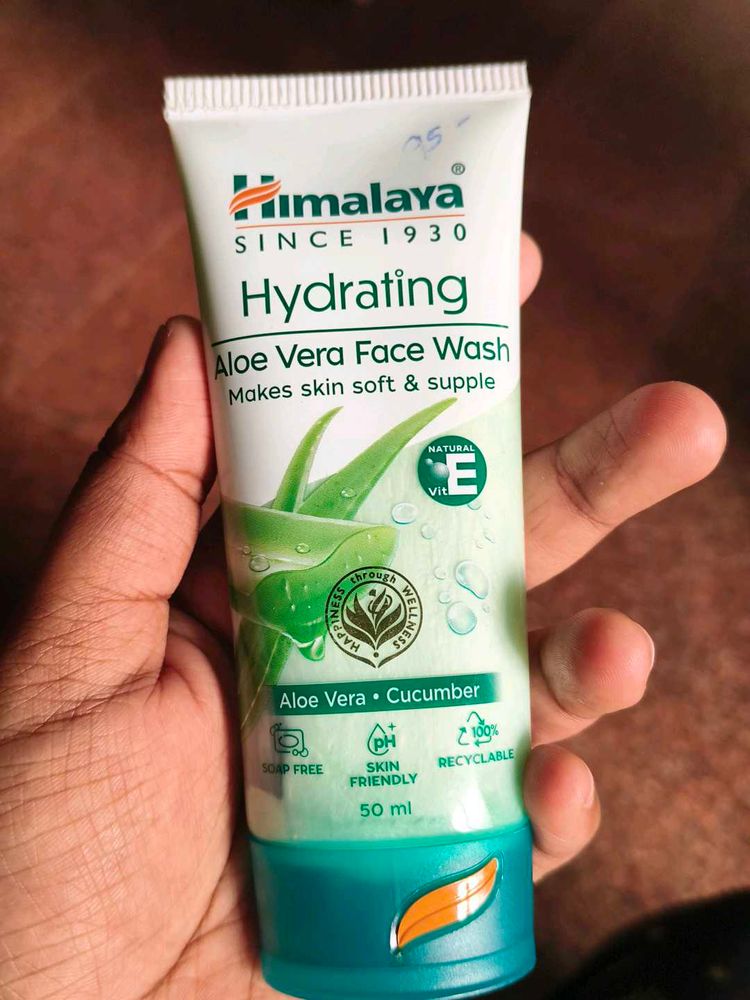 Himalaya Hydrating Face Wash