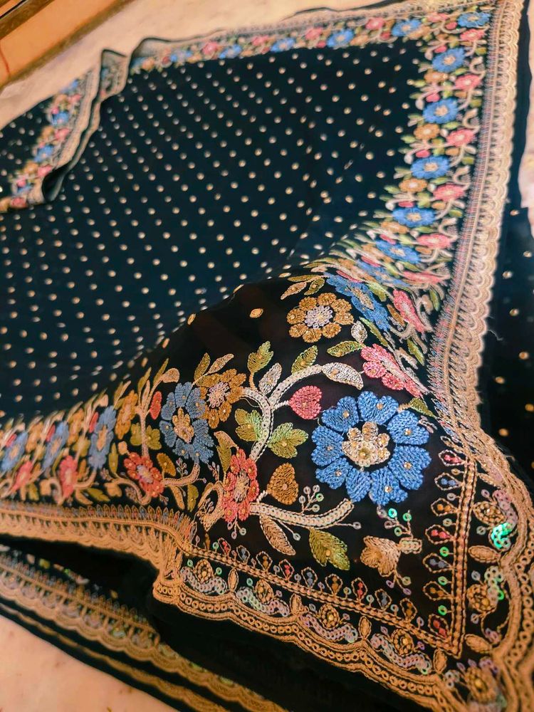 SareExpansive Embroidery Work 😳 Very Beautiful 🤩