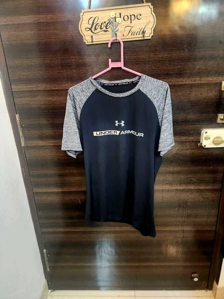 Under Armour Gym Tshirt Men!