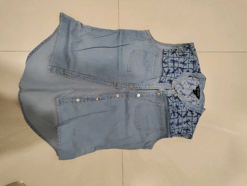 Women Western Sleeve Less Denim Shirt Jacket Style
