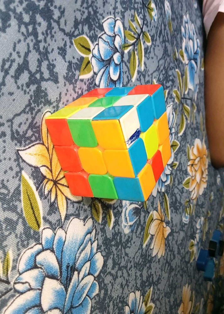 Colorful Rubik&#39;s Cube
