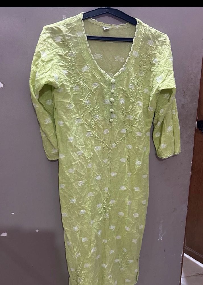 MEDIUM Chikankari Women&#39;s Kurta