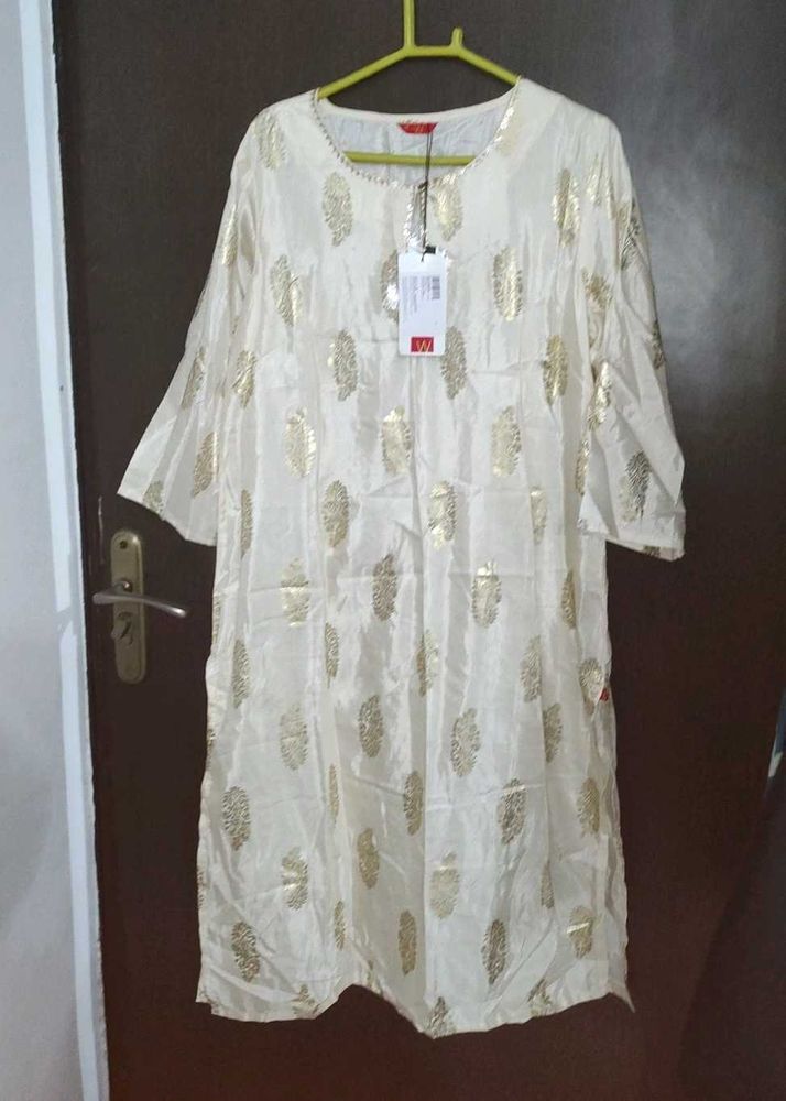 W  Elegant White &amp; Gold Kurti