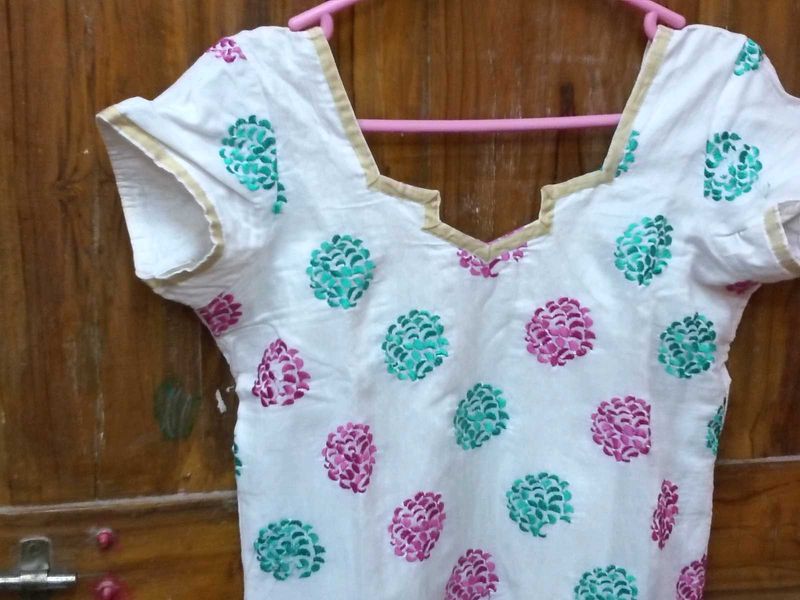 Gently Used White With Floral Embroidery Kurti
