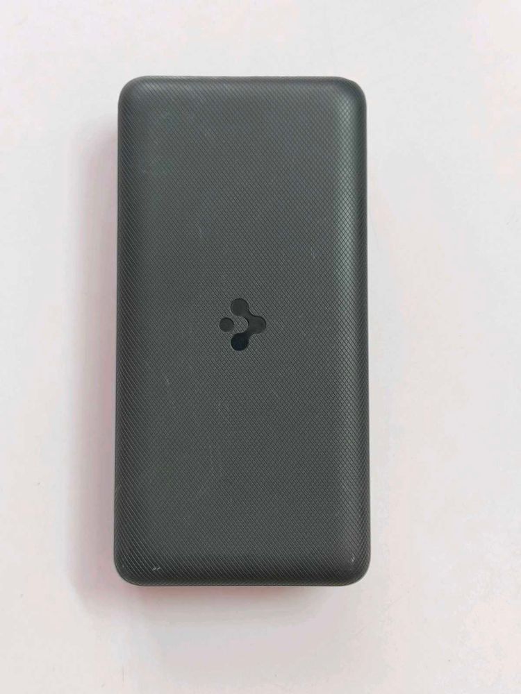 Spigen 30000mah Power Bank Fine Working