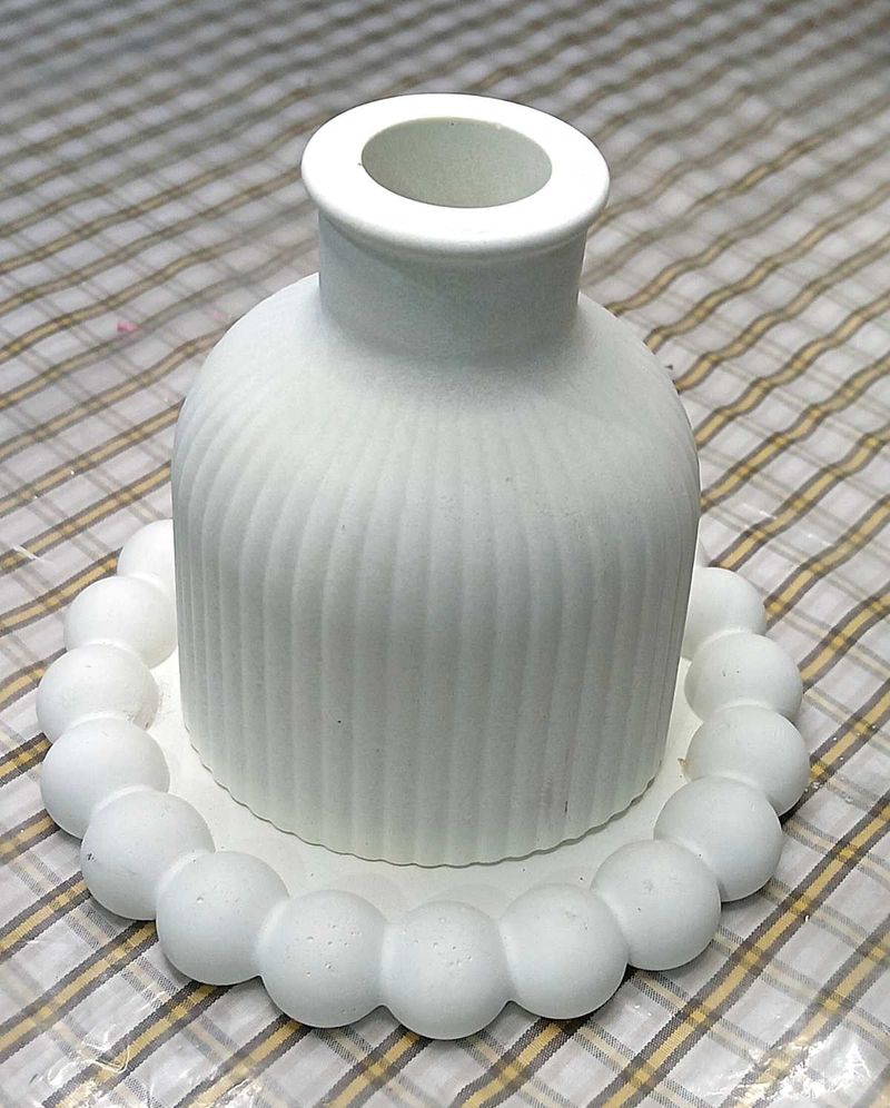 Decorative Vase with bubble tray