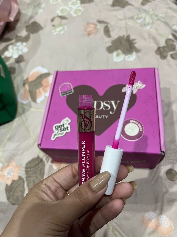 VICTORIA’SECRET LIP PLUMPING GLOSS